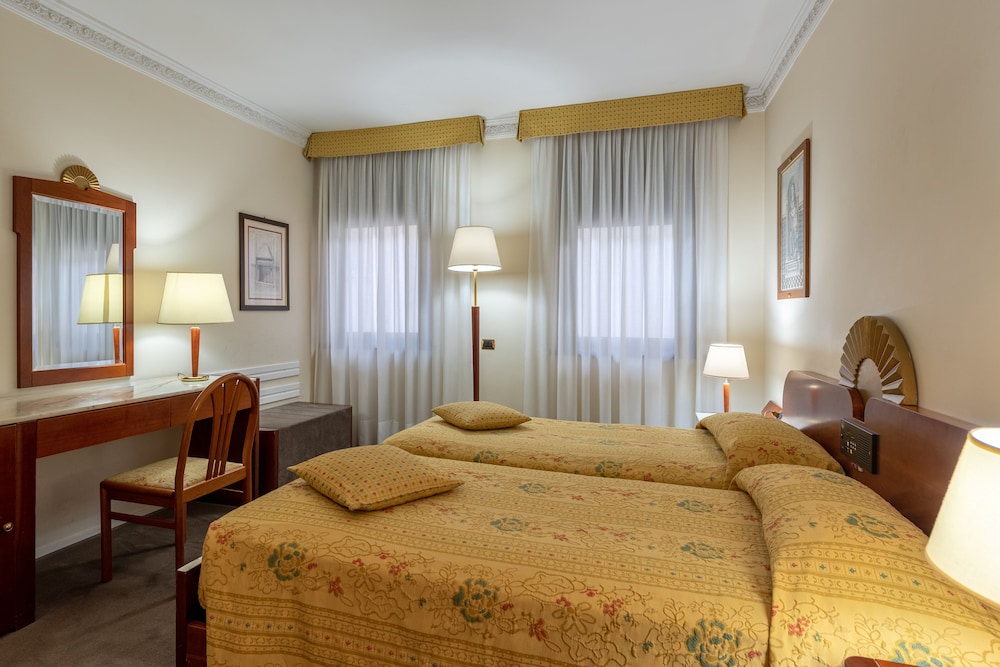 Roma Hotel 17/89