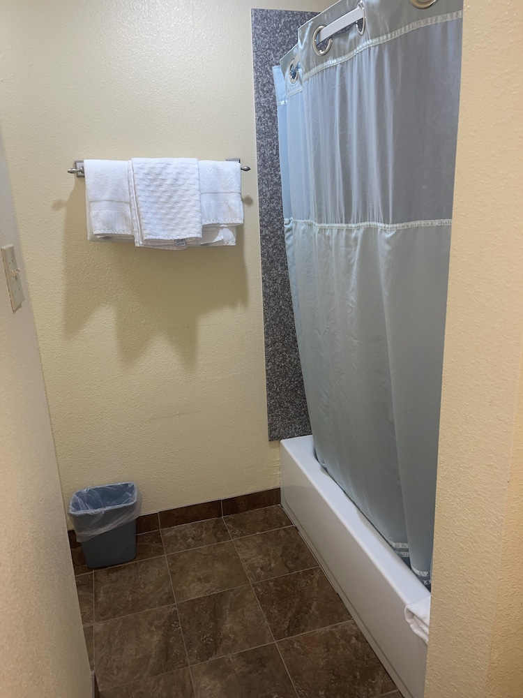 Inn At Mexia 33/64