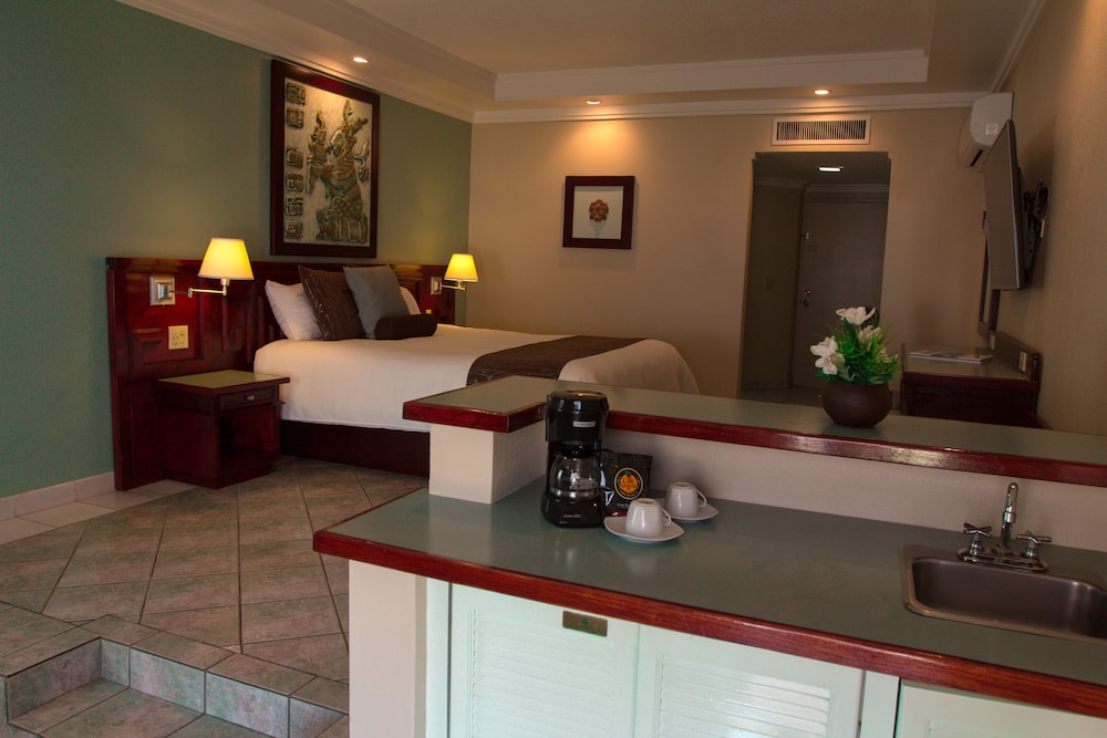 Estero Beach Hotel & Resort 48/70