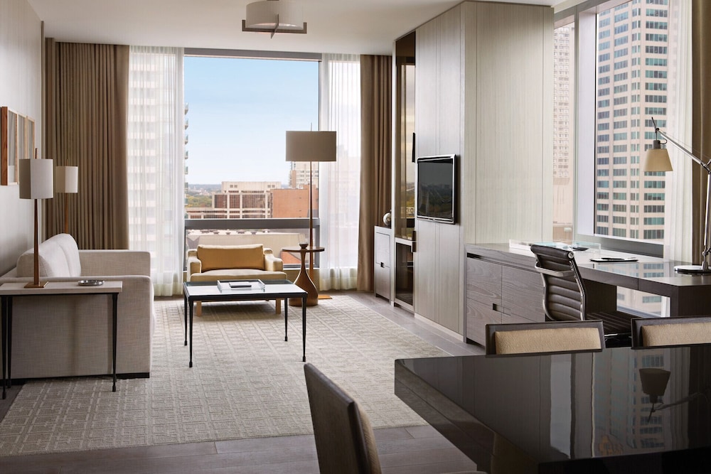 Four Seasons Hotel Toronto 36/44