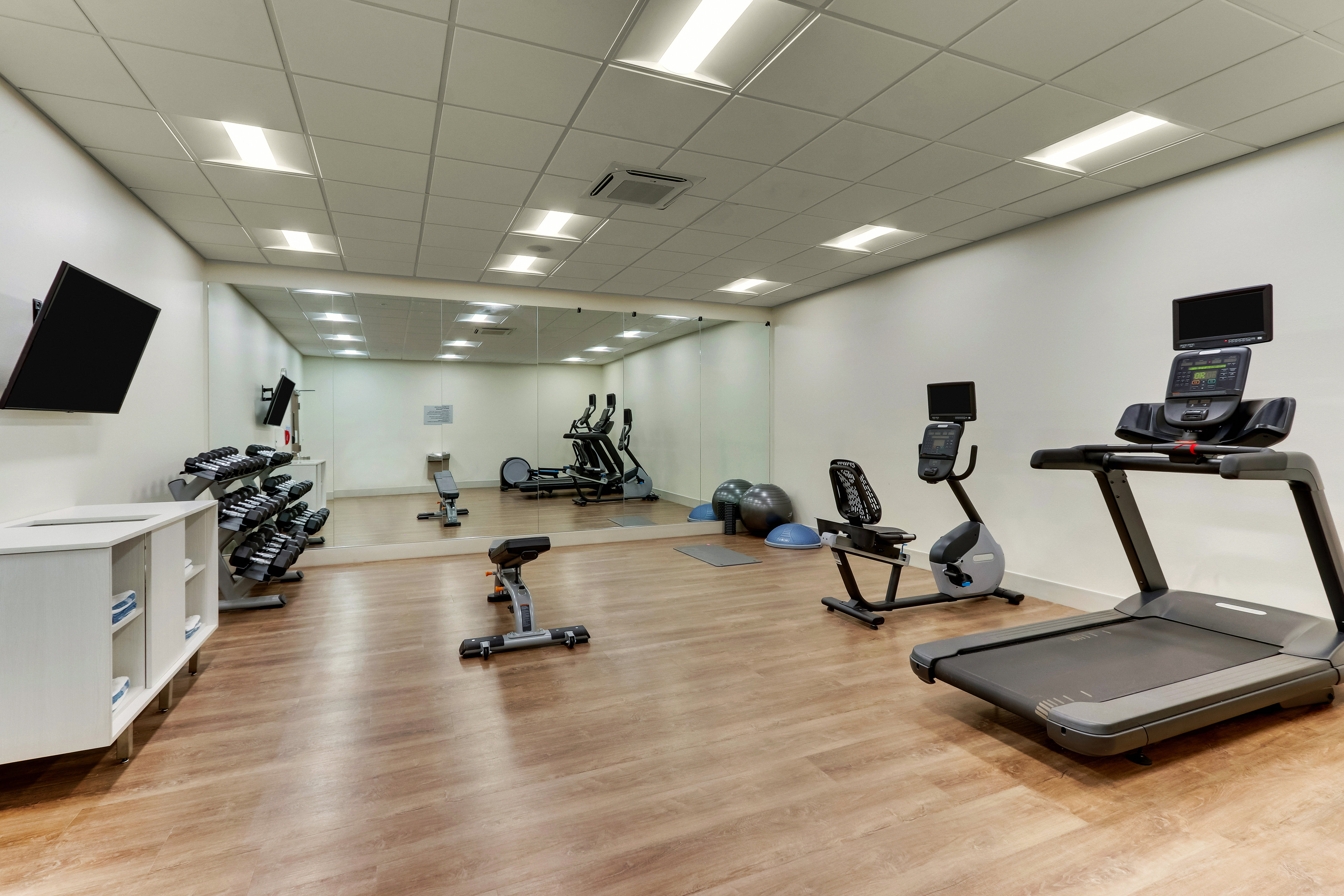 Holiday Inn Express and Suites Dawsonville 39/74