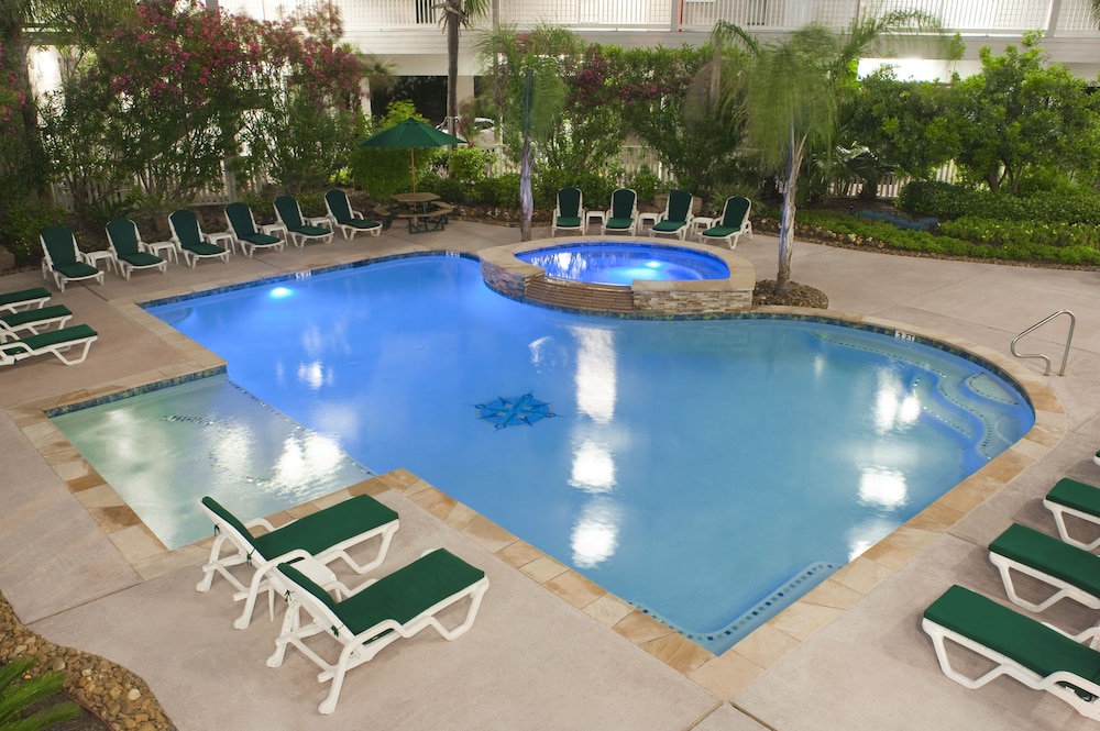 Casa Del Mar Beachfront Suites 28/82