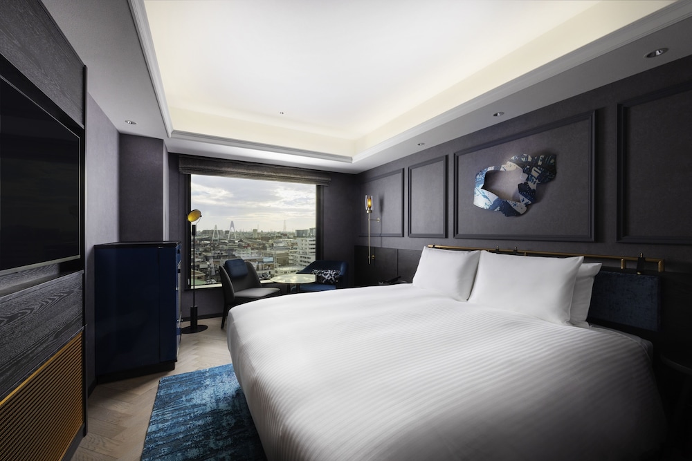 PRIVILEGE, KING BED, BATHTUB