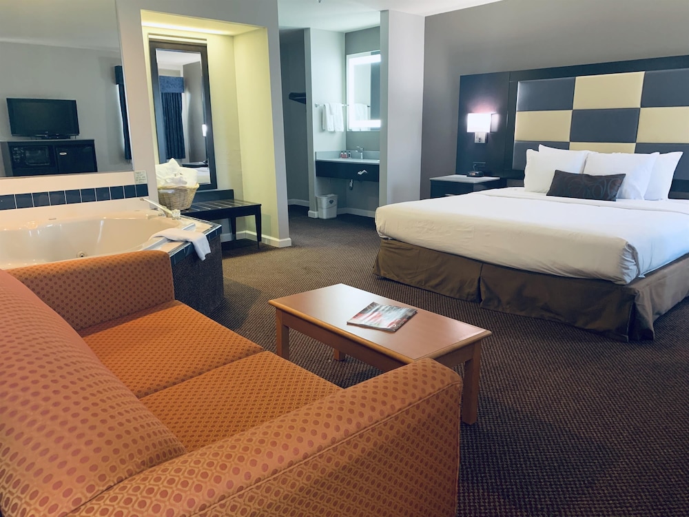 Surestay Plus Hotel By Best Western Redding 12/24