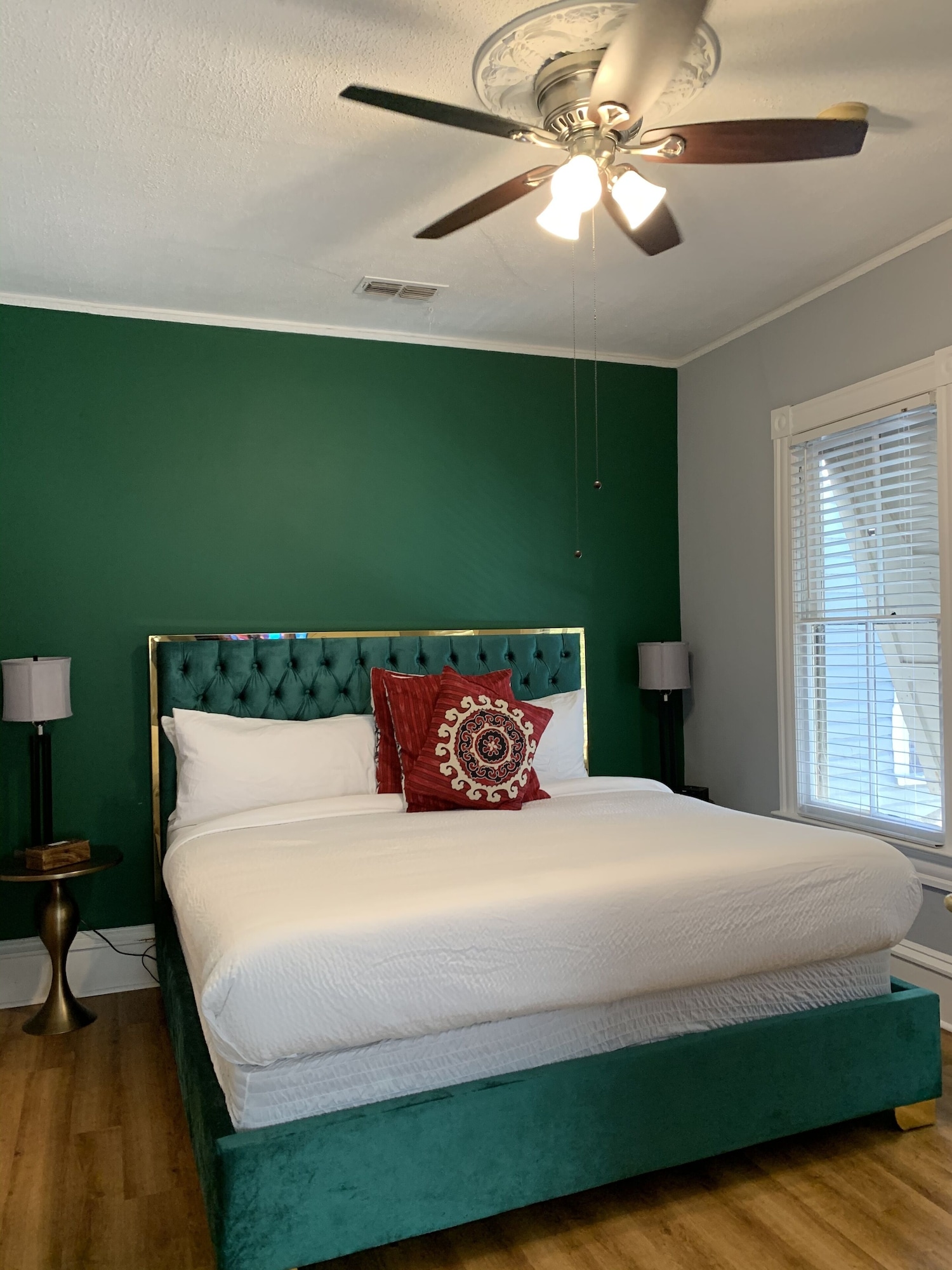 LUXURY, SUITE, MULTIPLE BEDS, PRIVATE BATHROOM