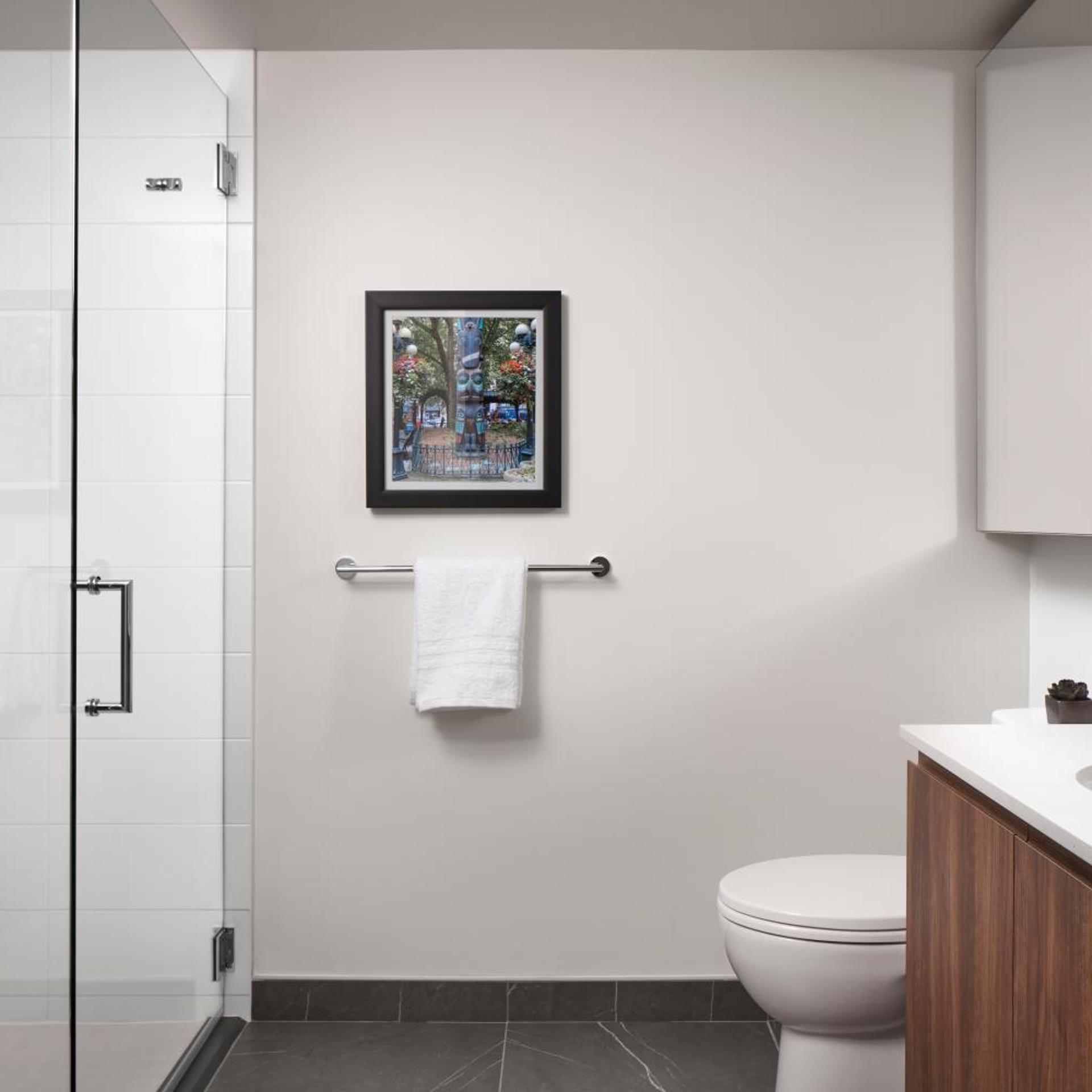 1 BEDROOM, SUITE