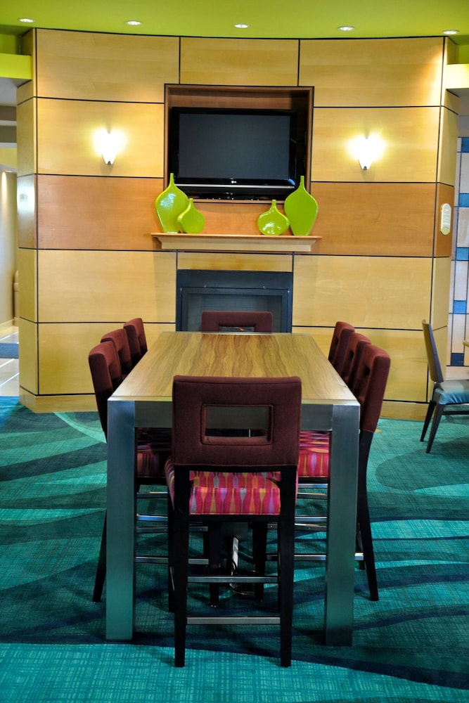 Springhill Suites by Marriott Galveston 17/24