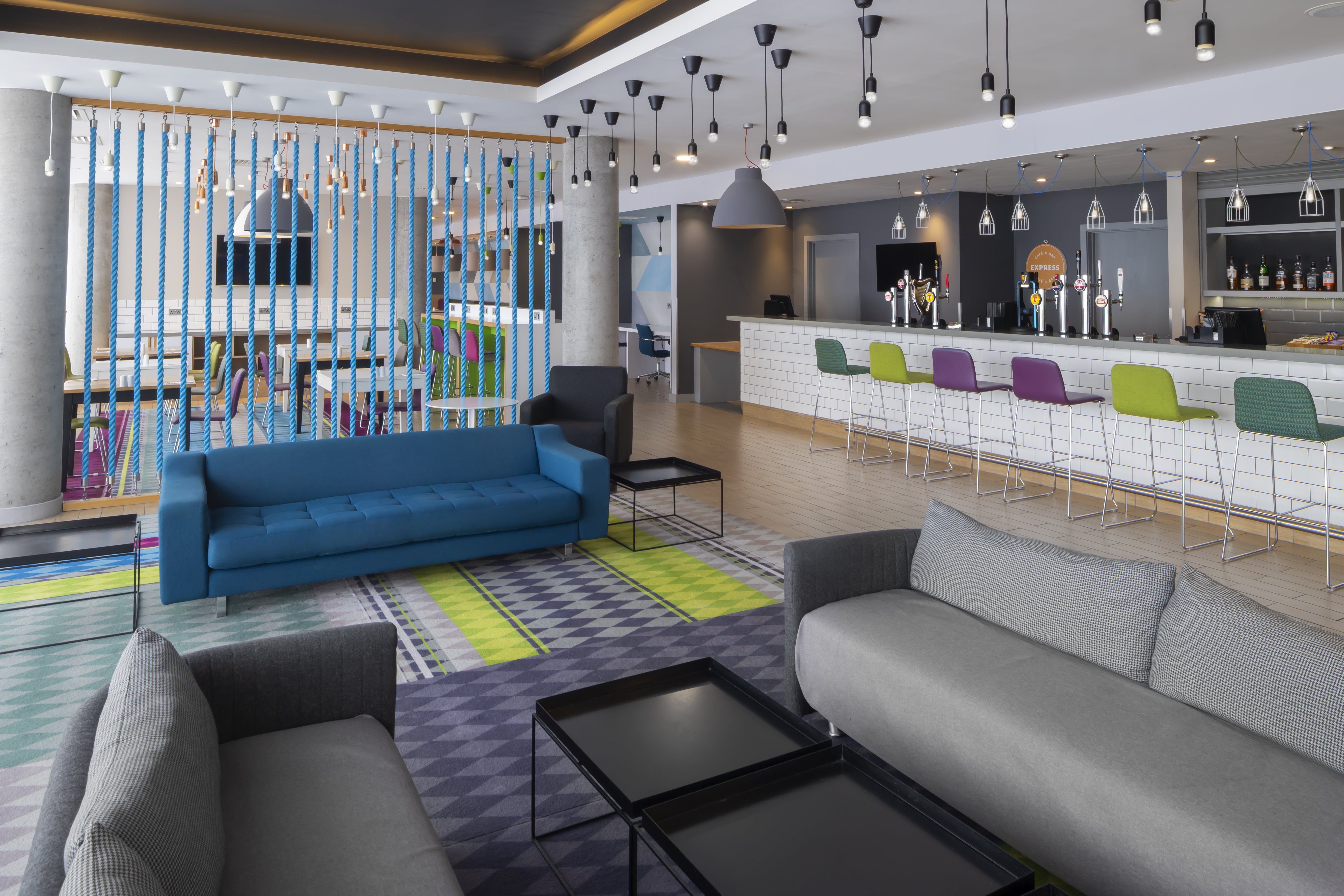Holiday Inn Express Aberdeen Airport 46/72