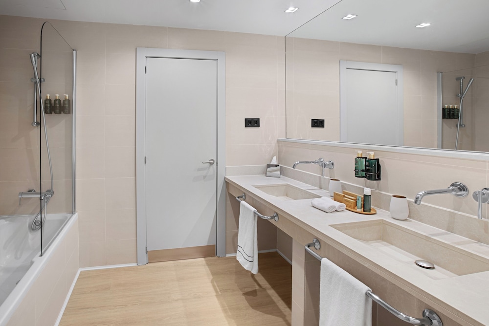 Supreme, Twin Beds, Sea View، Melia Lloret De Mar 4/4
