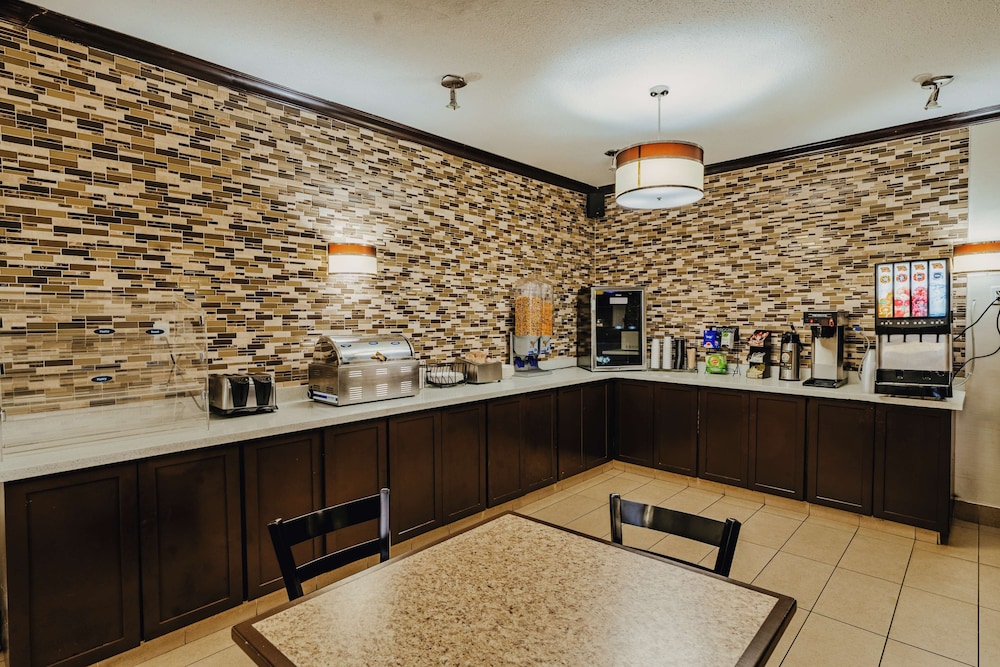 SureStay Plus by Best Western Coquitlam 37/50