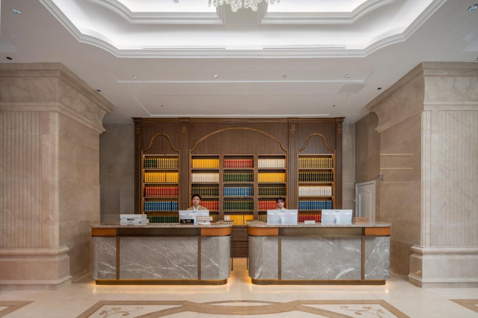 Vienna International Hotel (Shanghai National Exhibition and Convention Center Cao'an Road) 4/28