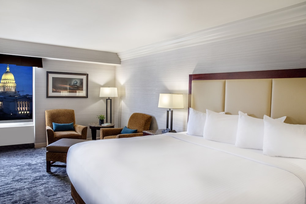 CLUB, SUITE, KING BED, HOT TUB
