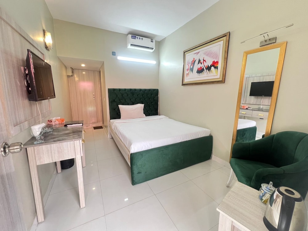 Airport Hotel 29/59