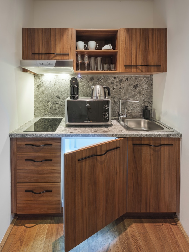 Golden Angel Suites by Adrez Living 11/62