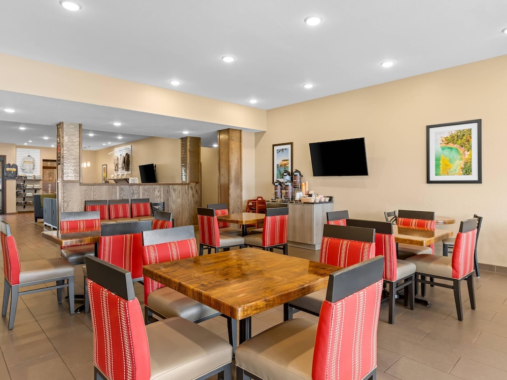 Comfort Inn and Suites Munising - Lakefront 32/49