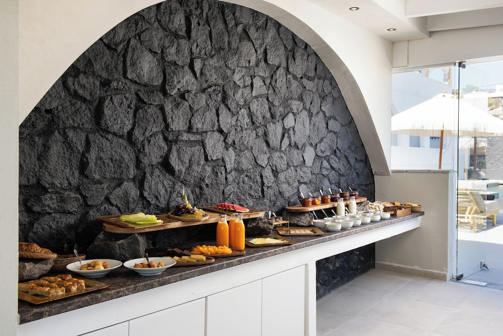 The Noverian Bios Santorini Boutique Hotel 9/78