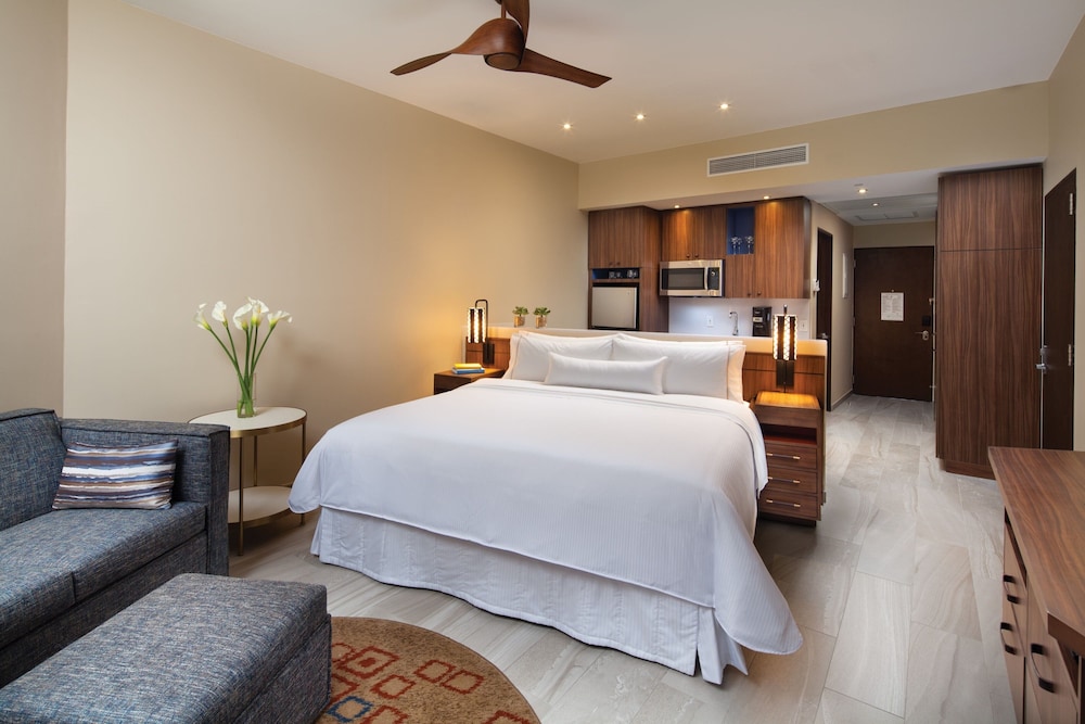 3 Bedrooms, Suite, 3 Double Beds, Balcony