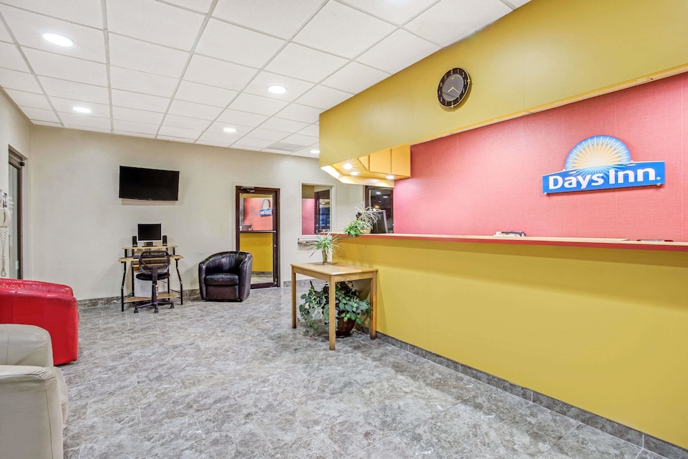 Days Inn By Wyndham Bradenton - Near The Gulf 9/43