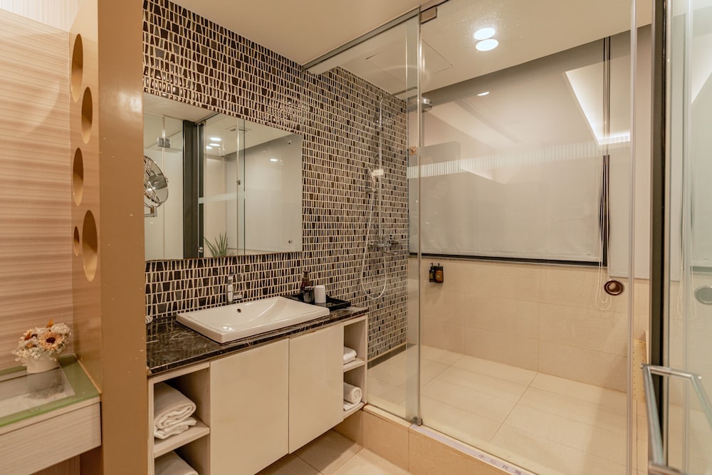 The Loft Hotel 73/75