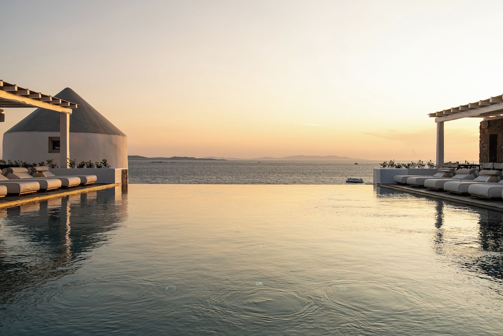 Porto Mykonos Hotel 64/69