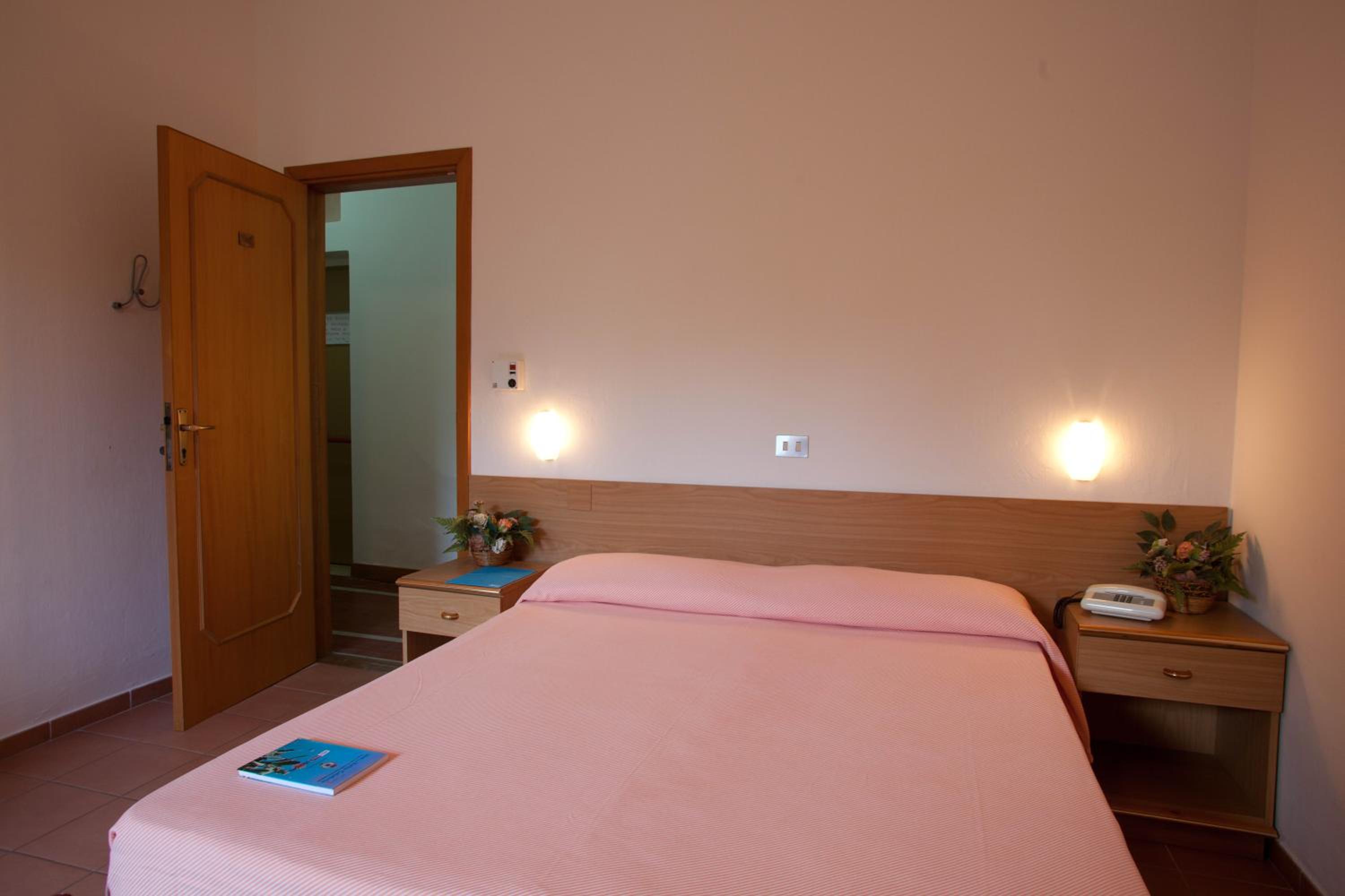 MODERNO HOTEL 11/36