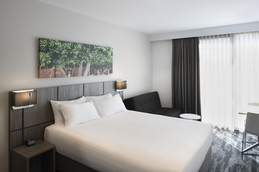 Mercure Sydney Blacktown 40/72