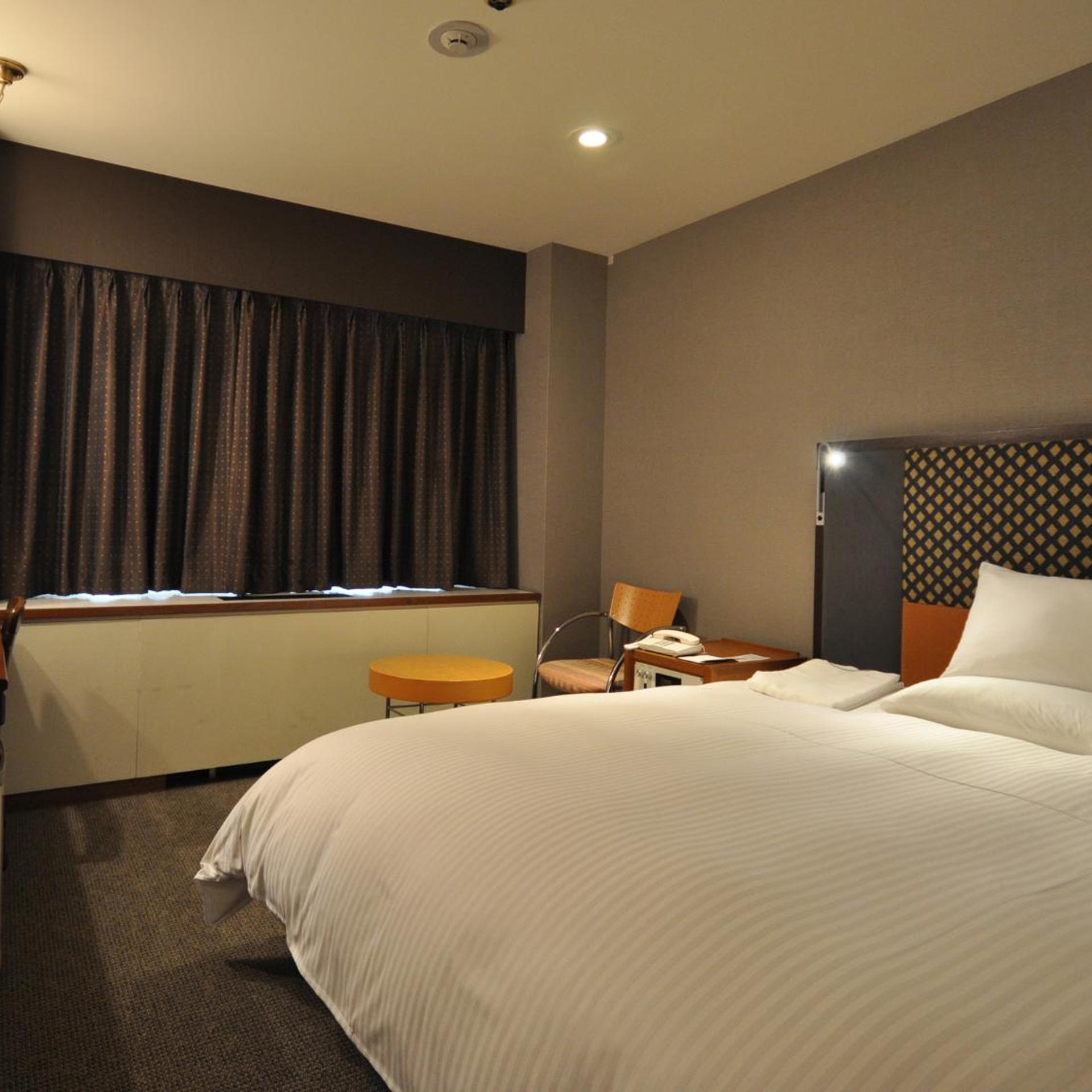ROOM, DOUBLE BED, SMOKING