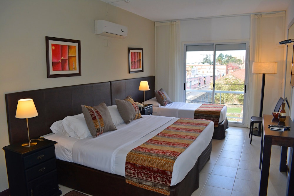 De La Plaza Hotel 11/54