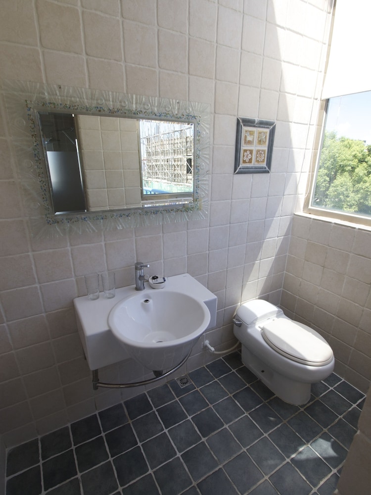 Oia Cafe B&amp;B 68/73