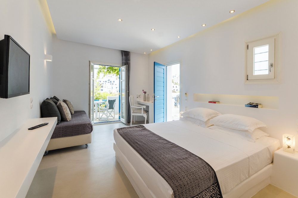 Deluxe, 1 King and 1 Single Beds, Sea View, Pool Floor