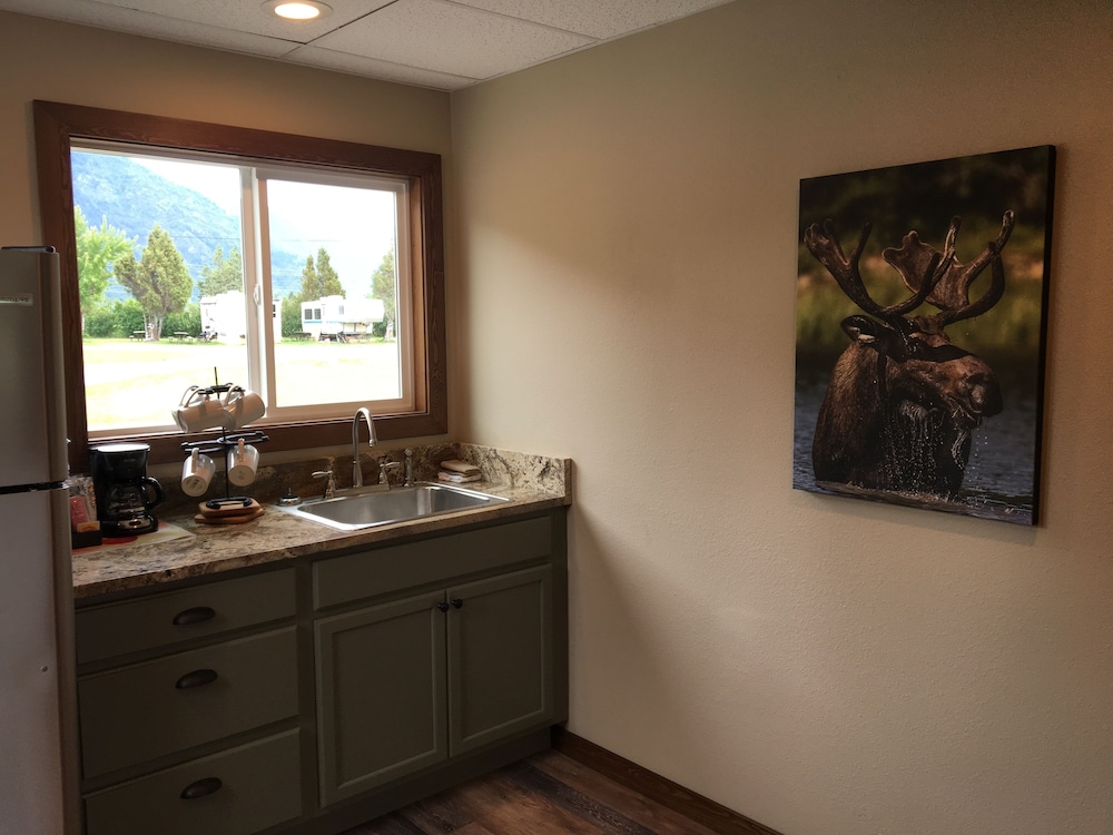 Western Inn-Glacier Park 9/50