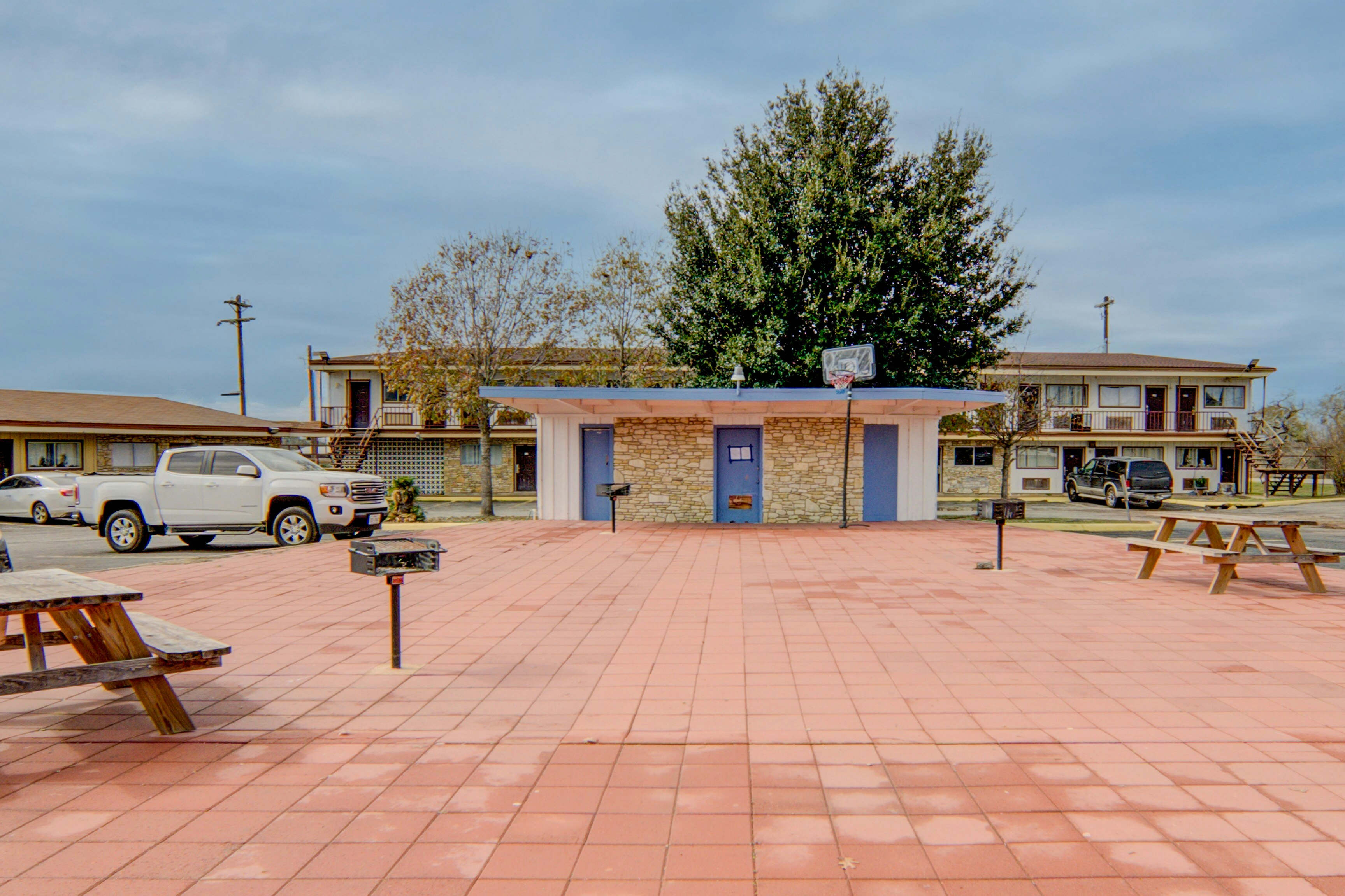 Cannon Inn By Capital O Gonzales Tx 49/62