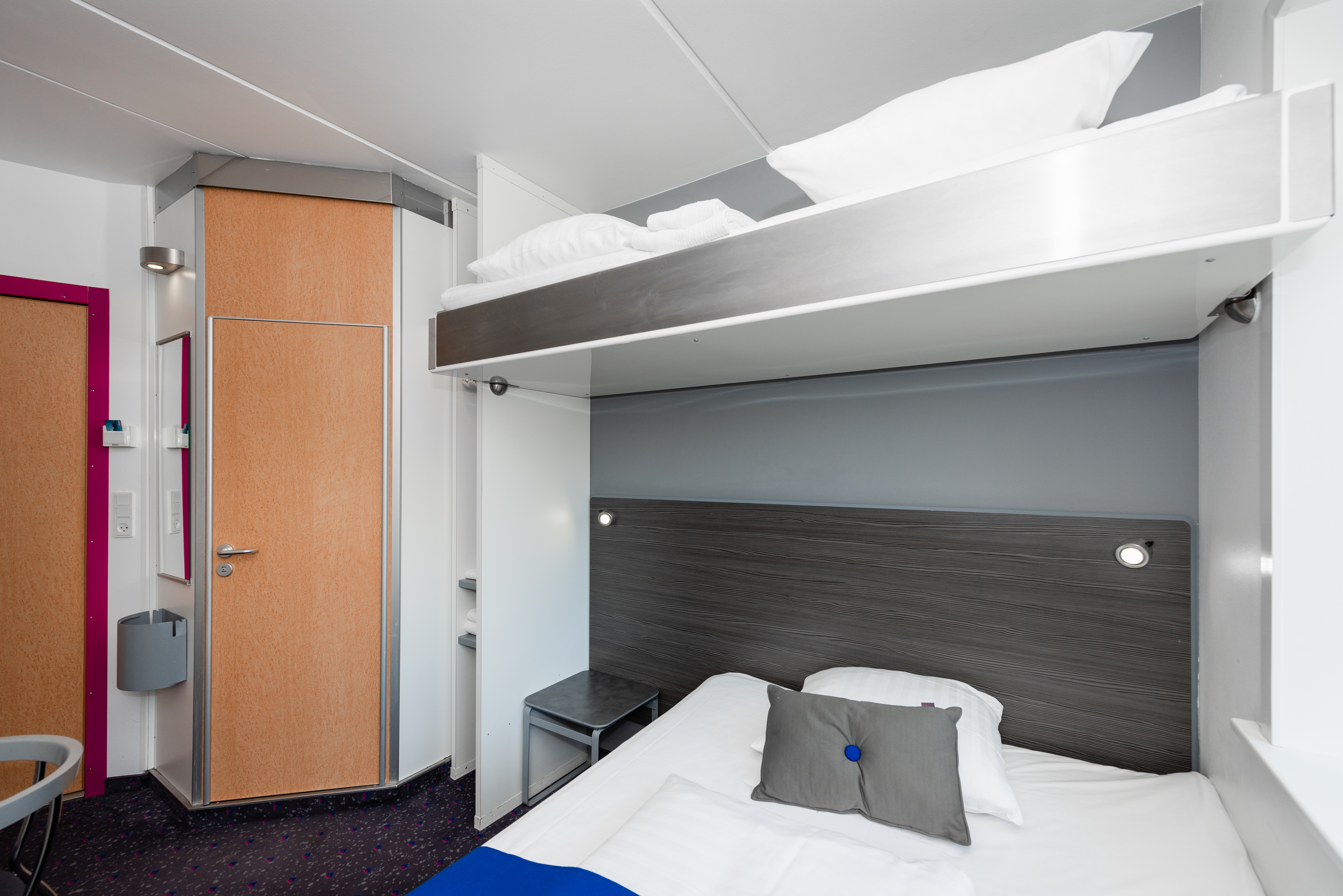 Plus, Standard, Single, Queen Bed