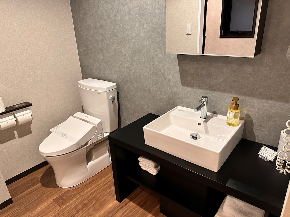 Reftel Osaka Airport Hotel 54/55