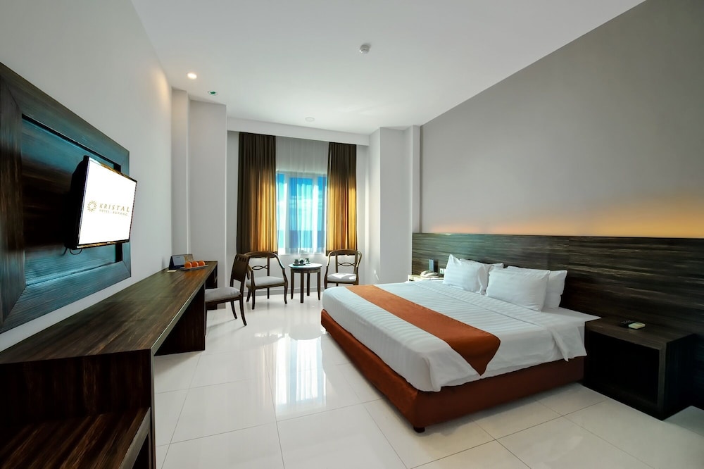 Kristal Hotel Kupang 12/40