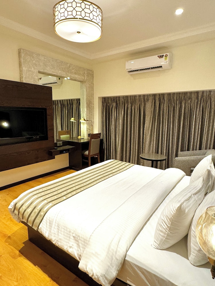 Hotel Express Inn 10/39