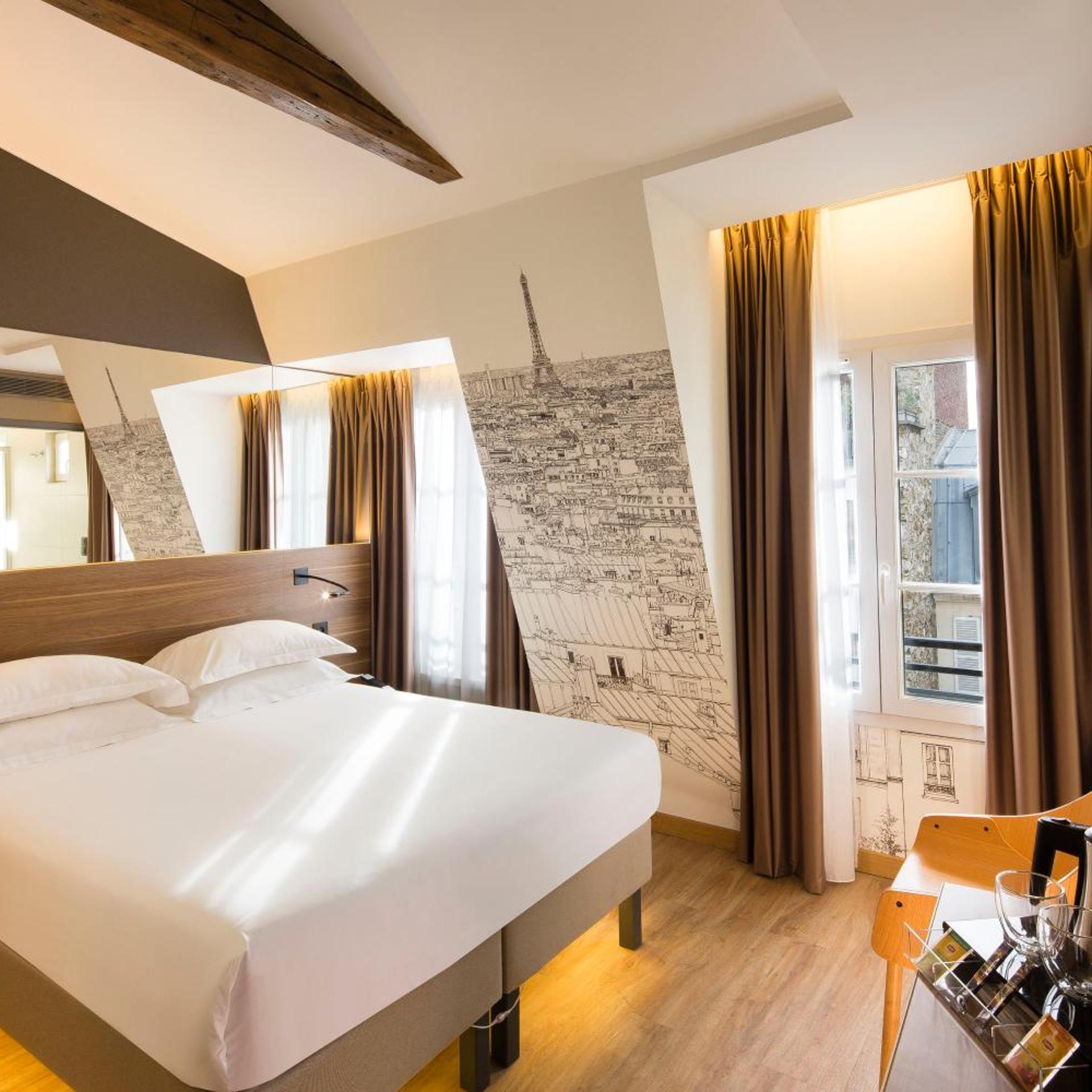 Room, Double Bed, Eiffel View