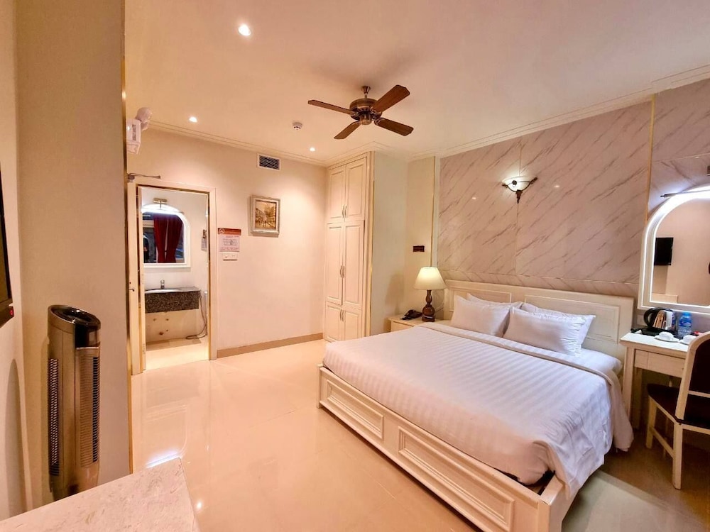 Tulip Hotel 3 30/81