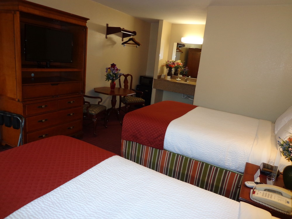 Economy Inn Express Warren 14/47