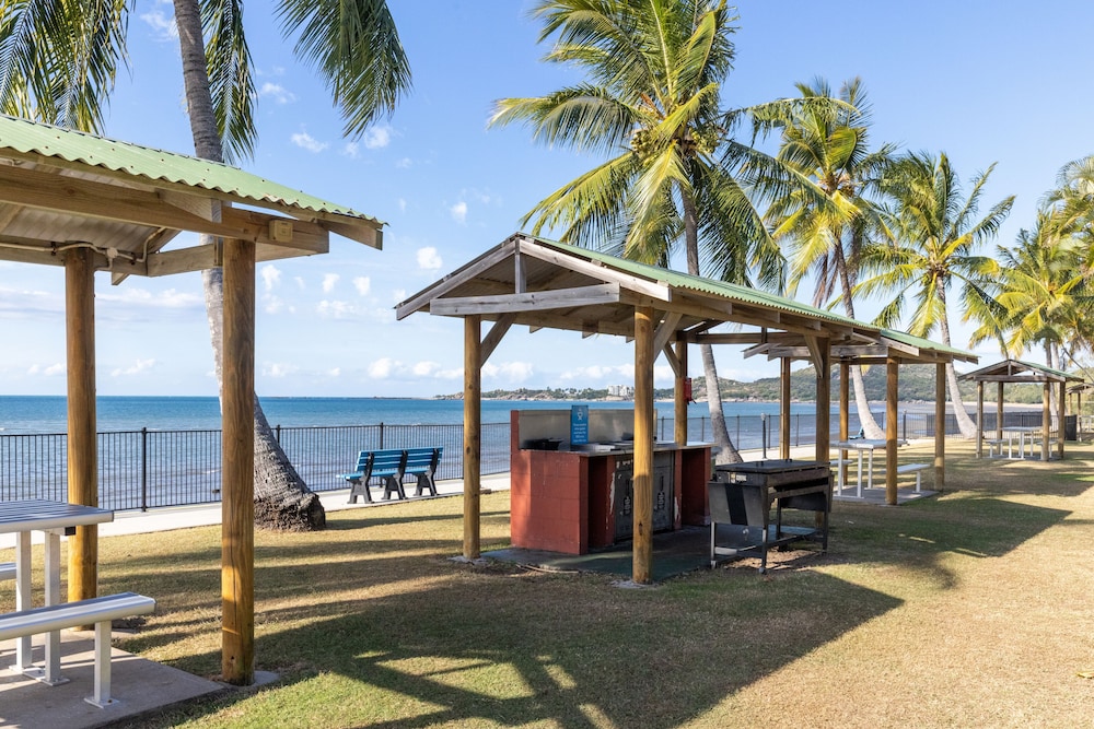 NRMA Bowen Beachfront Holiday Park 22/28