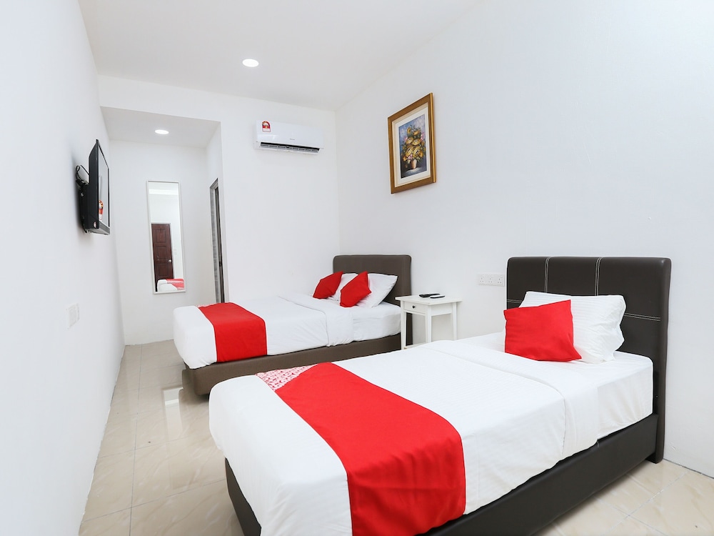 OYO 90090 Roselyn Inn 2 18/27