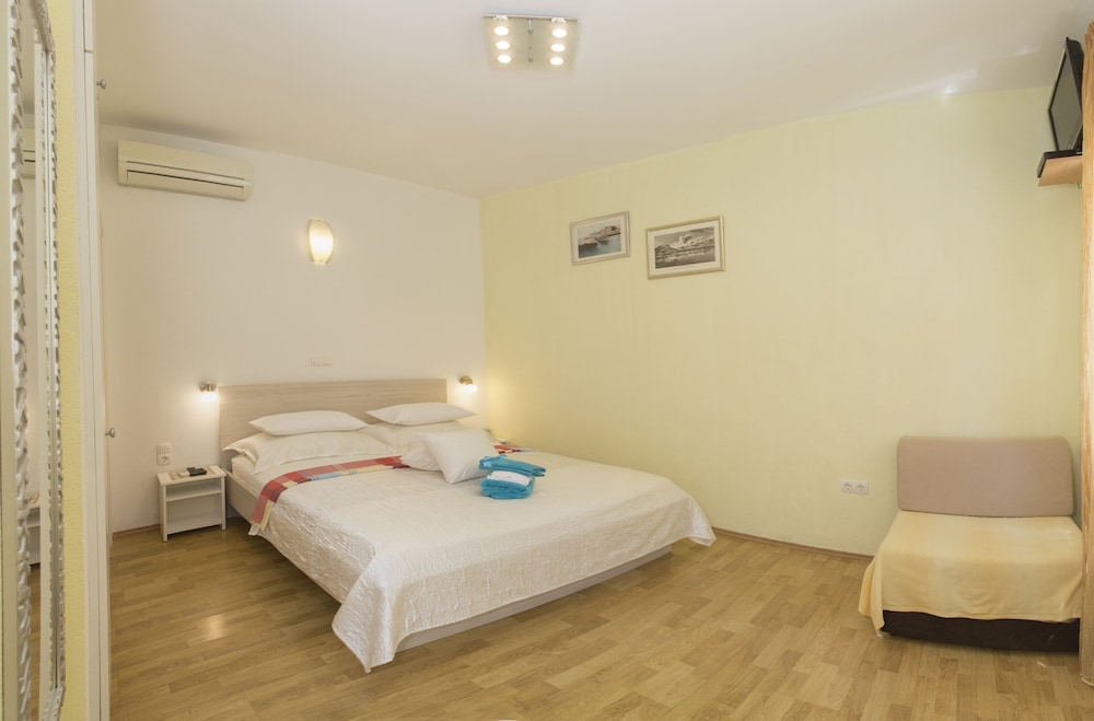 Central Old Town Rooms 15/39