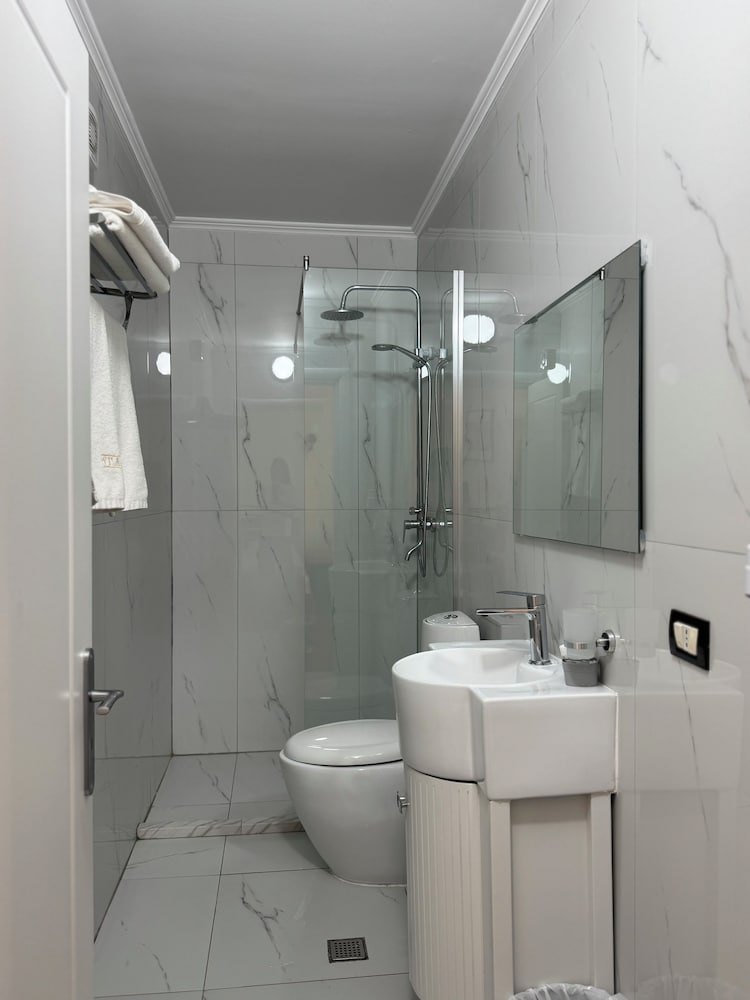 Bleart Hotel 92/92