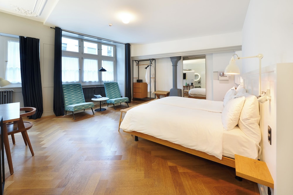 HISTORICAL, DOUBLE BED