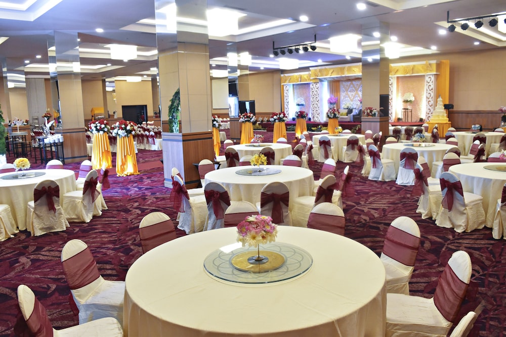 Platinum Balikpapan Hotel Convention Hall 46/64
