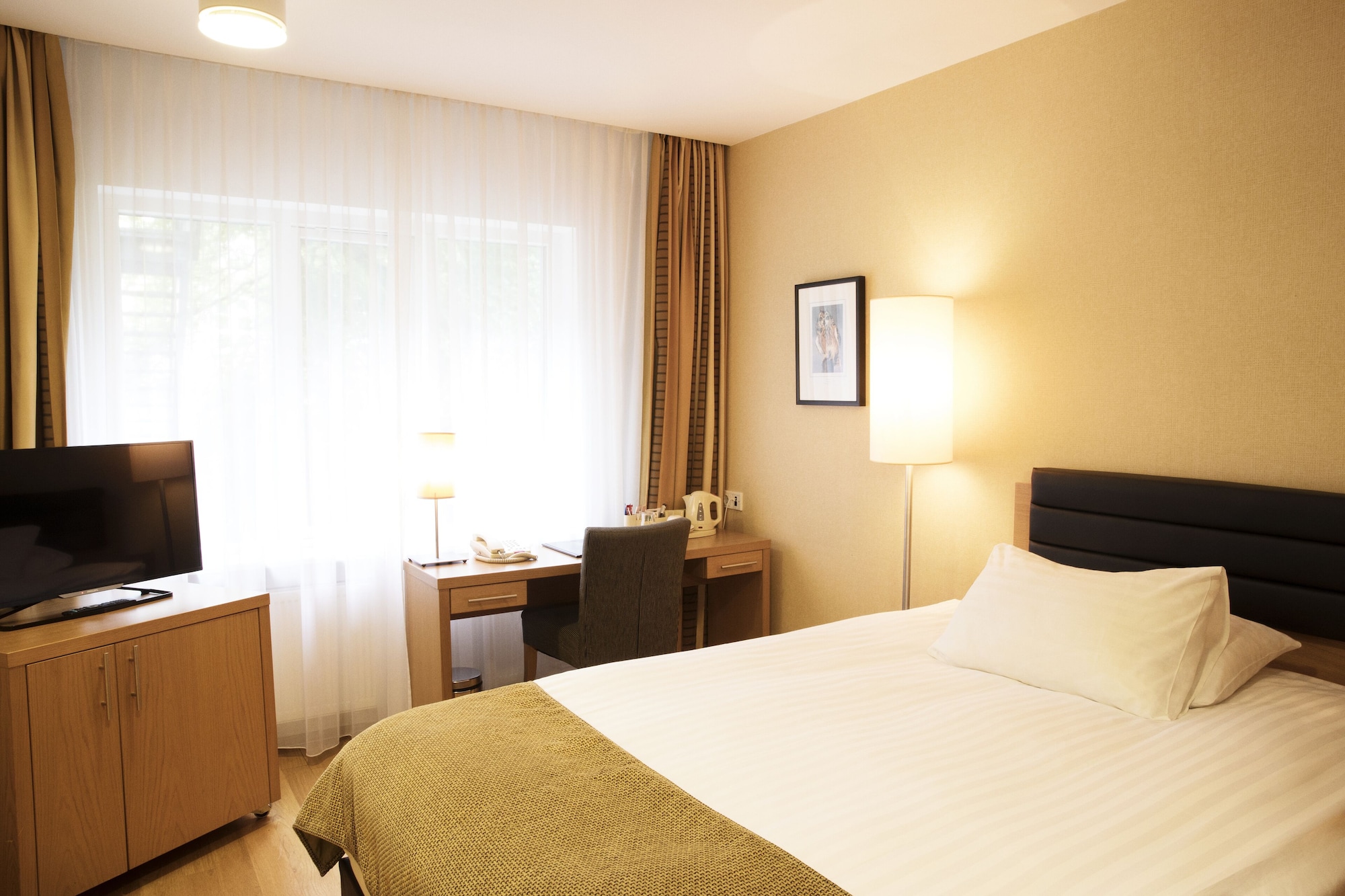 ROOM, SINGLE
