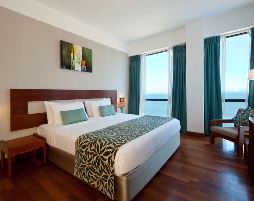 THE OCEAN COLOMBO 10/50
