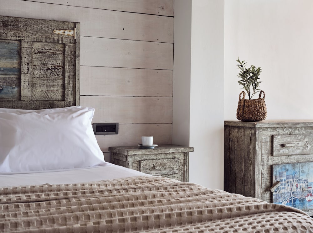 JUNIOR SUITE, EXECUTIVE, SEA VIEW, SHARED POOL