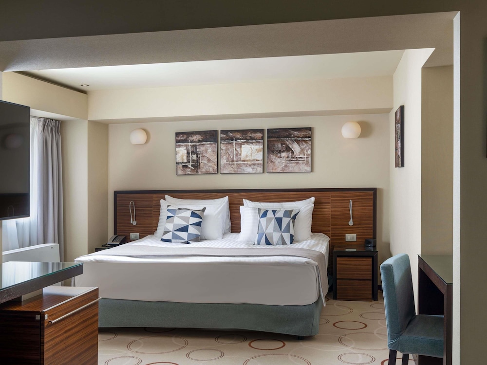 SUPERIOR, KING BED, BALCONY