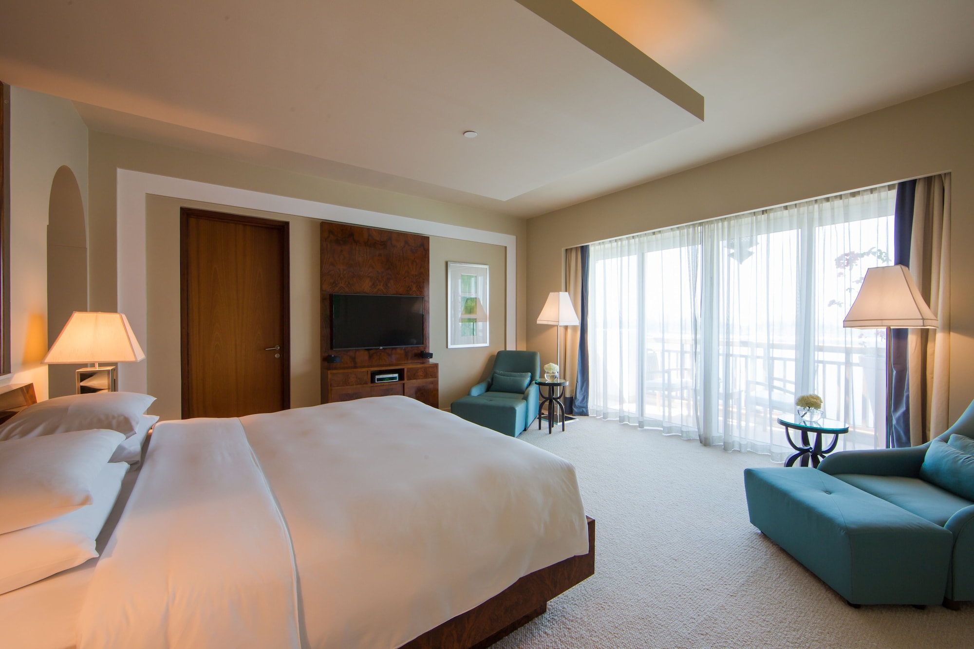 ROOM, KING BED